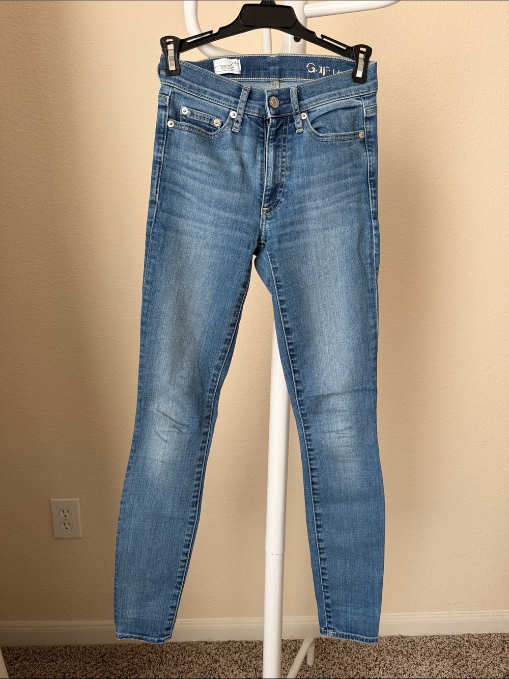 GAP Women's Light Wash Skinny Jeans